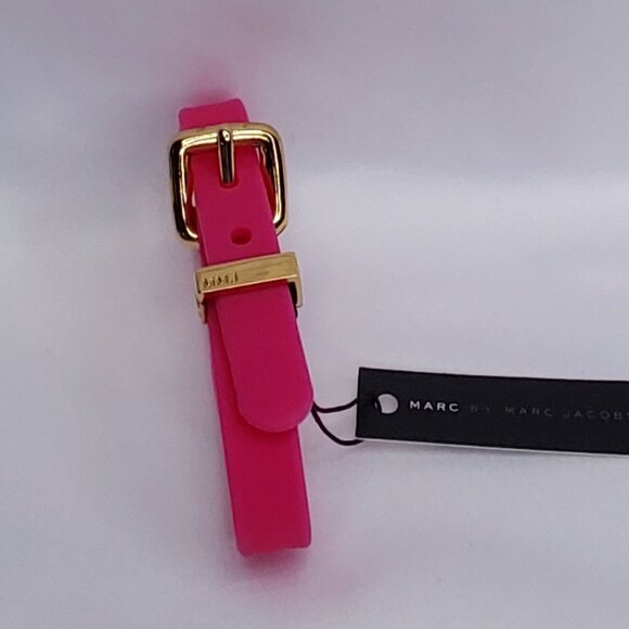 'MARC BY MARC JACOBS' EMBOSSED BUCKLE BRACELET ELONGATION FRAGRANCE EXTENSION - Picture 2 of 13